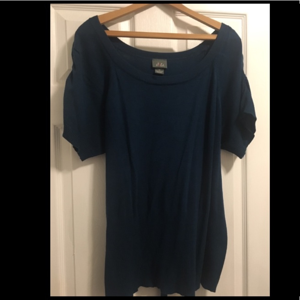 Short sleeve sweater